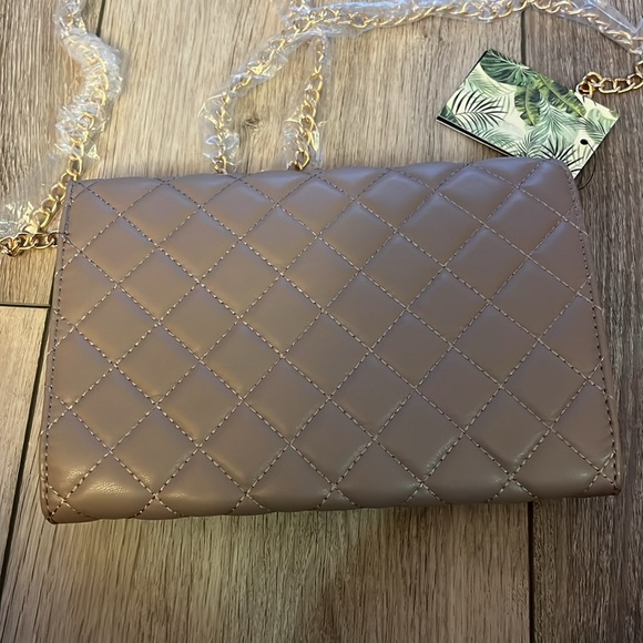 Badgley Mischka Corssybody with Diamond Quilting - Picture 4 of 8